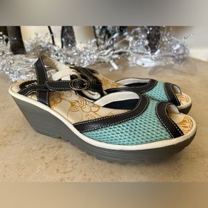 FLY LONDON Mousse Yans190 blue-green leather wedge sandals. Size 38.